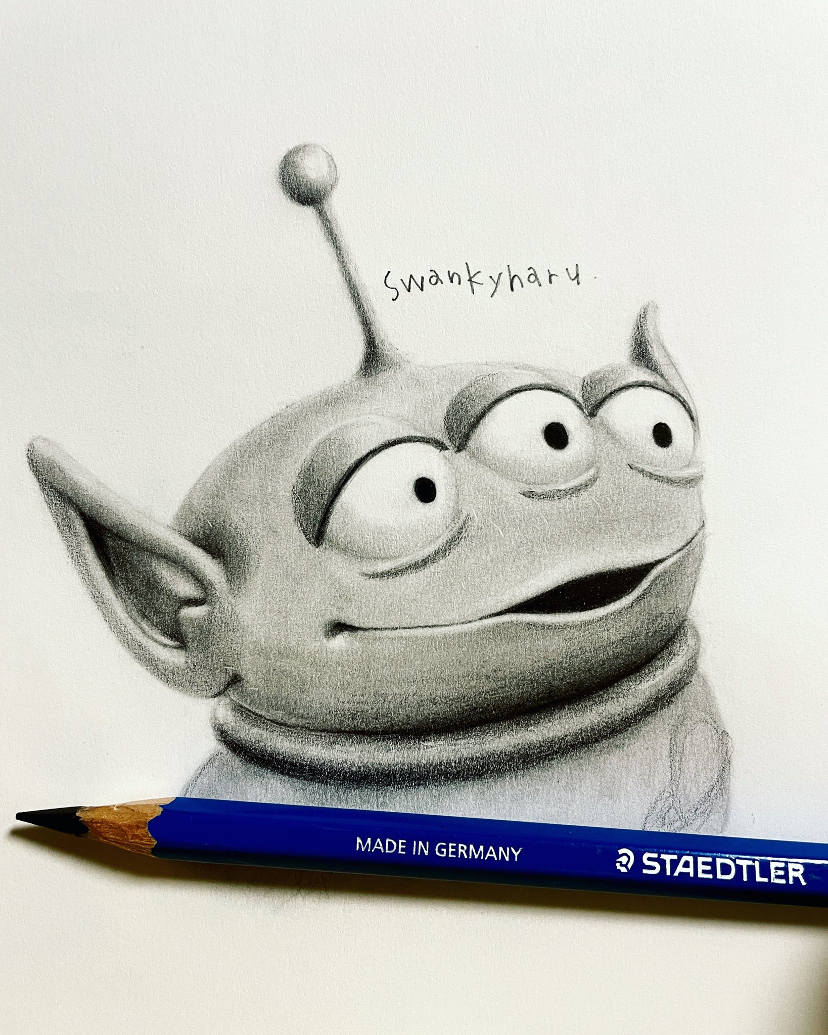 Swanky Haru ఠఠ ఠ I Drew Aliens With A Pencil Toystory トイストーリー リトルグリーンメン ステッドラー ステッドラーでかいてみた Pencildrawing Pencilart Art Drawing イラスト Illustration Tattoo 模写修行114 T