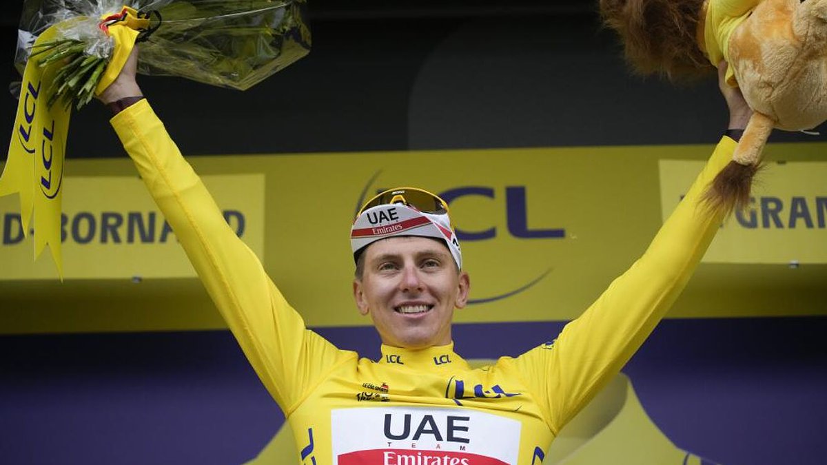 Feliz de poder contar los finales de etapa de <a href="/LeTour/">Tour de France™</a> 2022 en mi casa: <a href="/OndaCero_es/">Onda Cero</a> <a href="/Radioestadio/">Radioestadio</a> 
Un honor cumplir el sueño con el que me empezó a apasionar este deporte cuando era niño 🚴‍♂️🎙️📻
Gracias también a <a href="/franventoso/">Fran Ventoso</a> y <a href="/HermiDiazZabala/">Herminio Diaz Zabala</a> por acompañarme en este viaje.