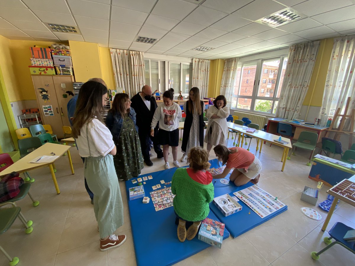 Los equipos de #InfantilAuseva y #OrientaciónAuseva continuan formándose para seguir dando respuestas a las necesidades del alumnado, en este caso en lo relativo a la pedagogía Montessori aplicado a la lectoescritura. 
#SomosMaristas #MaristasEscucha