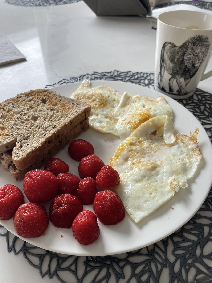 LocalClass_Runr's tweet image. Happy Canada Day!! 🇨🇦 Did 18K easy pace. Here's my typical post morning run breakfast. #run #running #runners #runchat