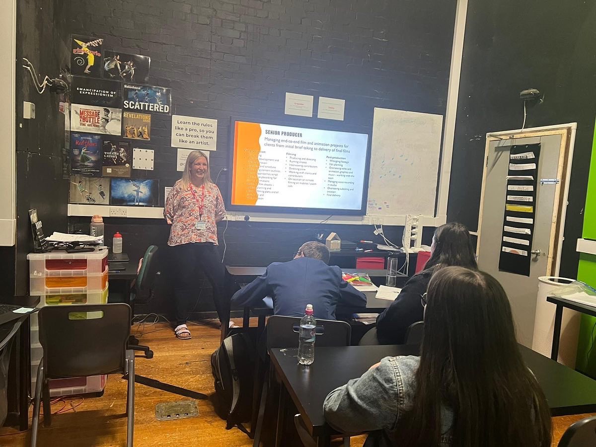 CN_PerformArts's tweet photo. Thank you to Claudi, one of our 4SIXTEEN partners, who visited our Year 10 Film group today to talk about her industry experience in film. It was wonderful to have you visit and see our pupils screenplays! @Claudi84074072 @CastleNewnham https://t.co/wTW3ofyLoO