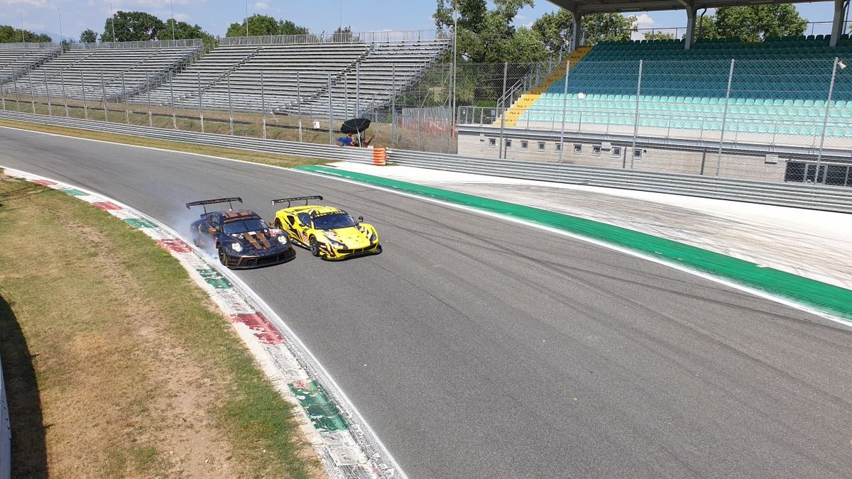 SalaStampRacing's tweet image. A Monza l'azione dei #BronzeTest per #ELMS  #4hMonza Parabolica 
📸 @AlessandroSala1