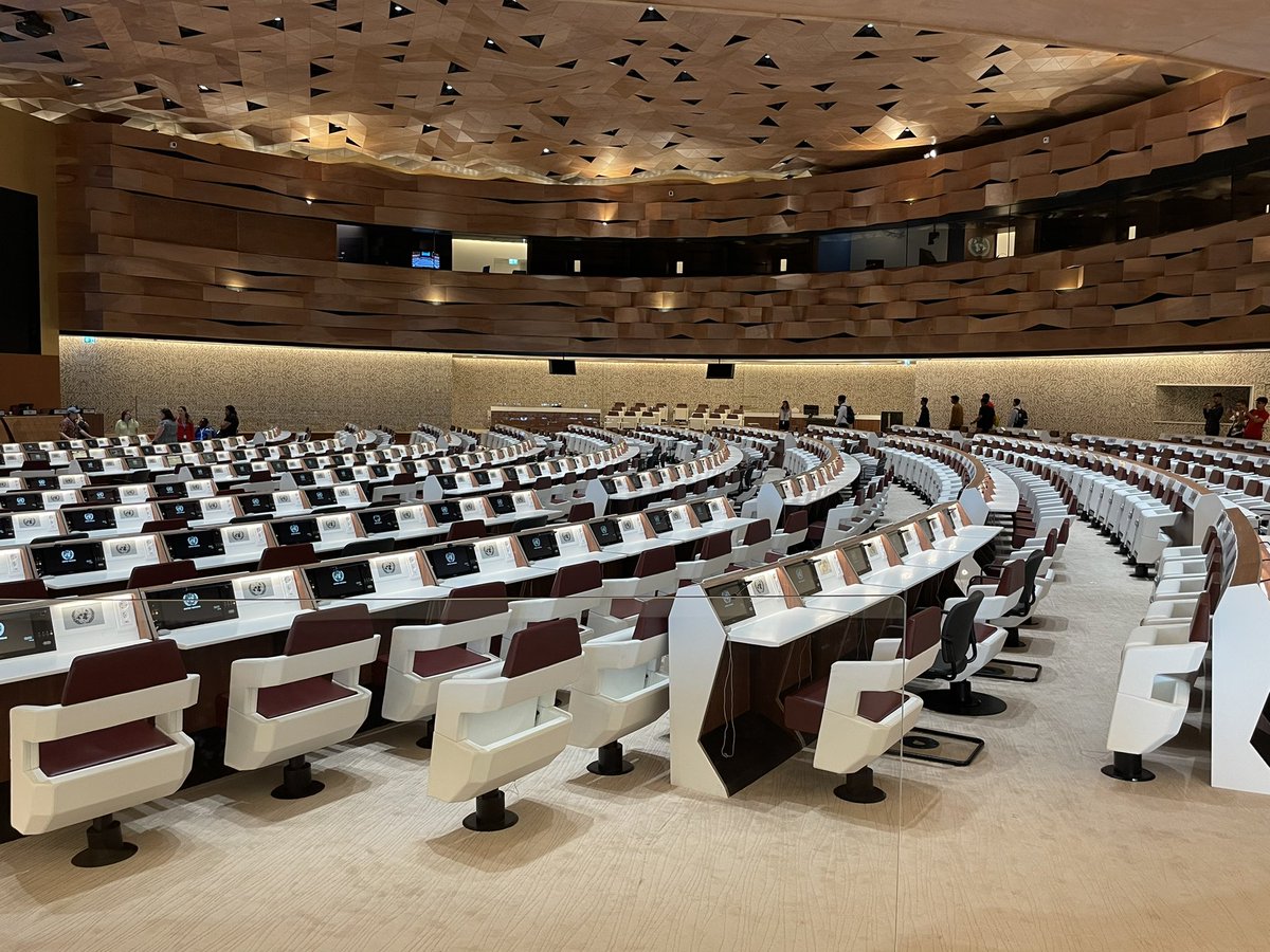 lgs_news's tweet photo. Year 12 #LGSWellRounded Physicists arrived safely in Geneva this morning- exploring the United Nations: the incredible architecture, listening to the meetings, reflecting the goals, considering the flaws? Lots of great feedback from the tour guides about their attitude! https://t.co/UhCsIVBSdA