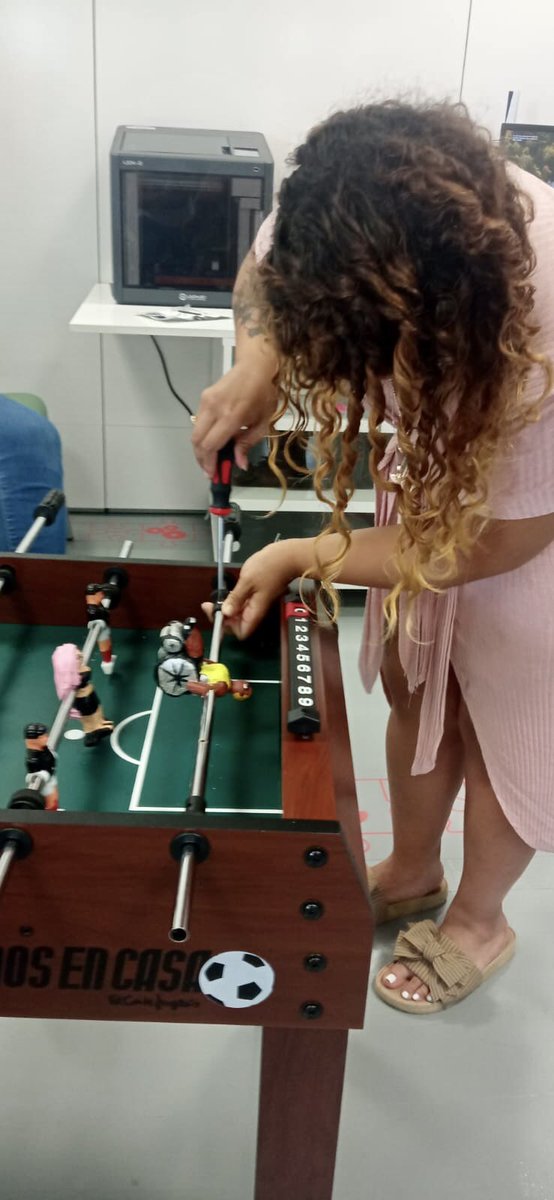 misericordiacip's tweet photo. Montando las figuras en el futbolín. #SummerCampSpain #STEMforFuture (3/4) https://t.co/iZioSU5GW2