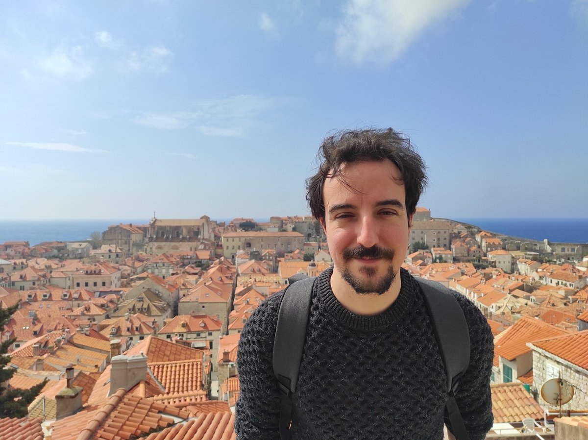 Huge congrats to Humberto Ferron <a href="/Ferron_HG/">Humberto G. Ferrón</a>, alum of <a href="/BristolPalaeo/">UoB Palaeobiology</a> who received the Erik Stensiö young scientist award at the recent Early Vertebrates meeting <a href="/ISELV_Valencia/">16th ISELV</a> in Valencia last week. Very richly deserved!