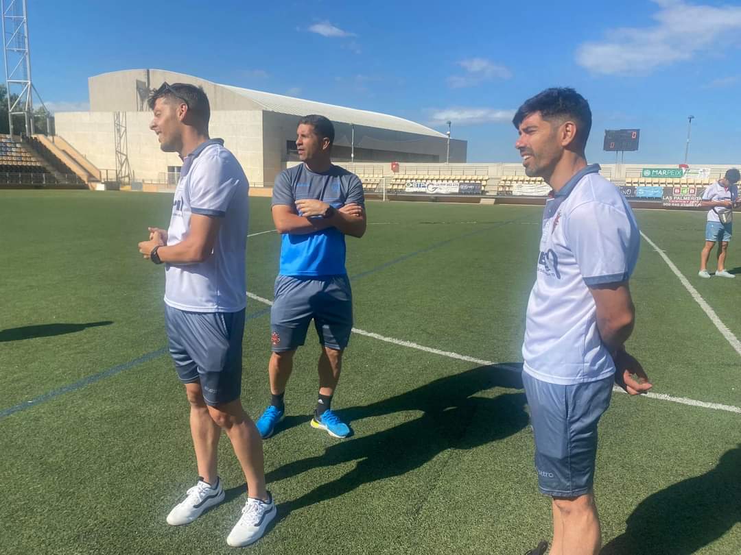 Aquí os dejo una fotito del último partido del año pasado en Ayamonte, + años que el fuego en esta foto jajja.<a href="/josemanuel24cor/">JOSÉ MANUEL PG</a> y  guille Roldan