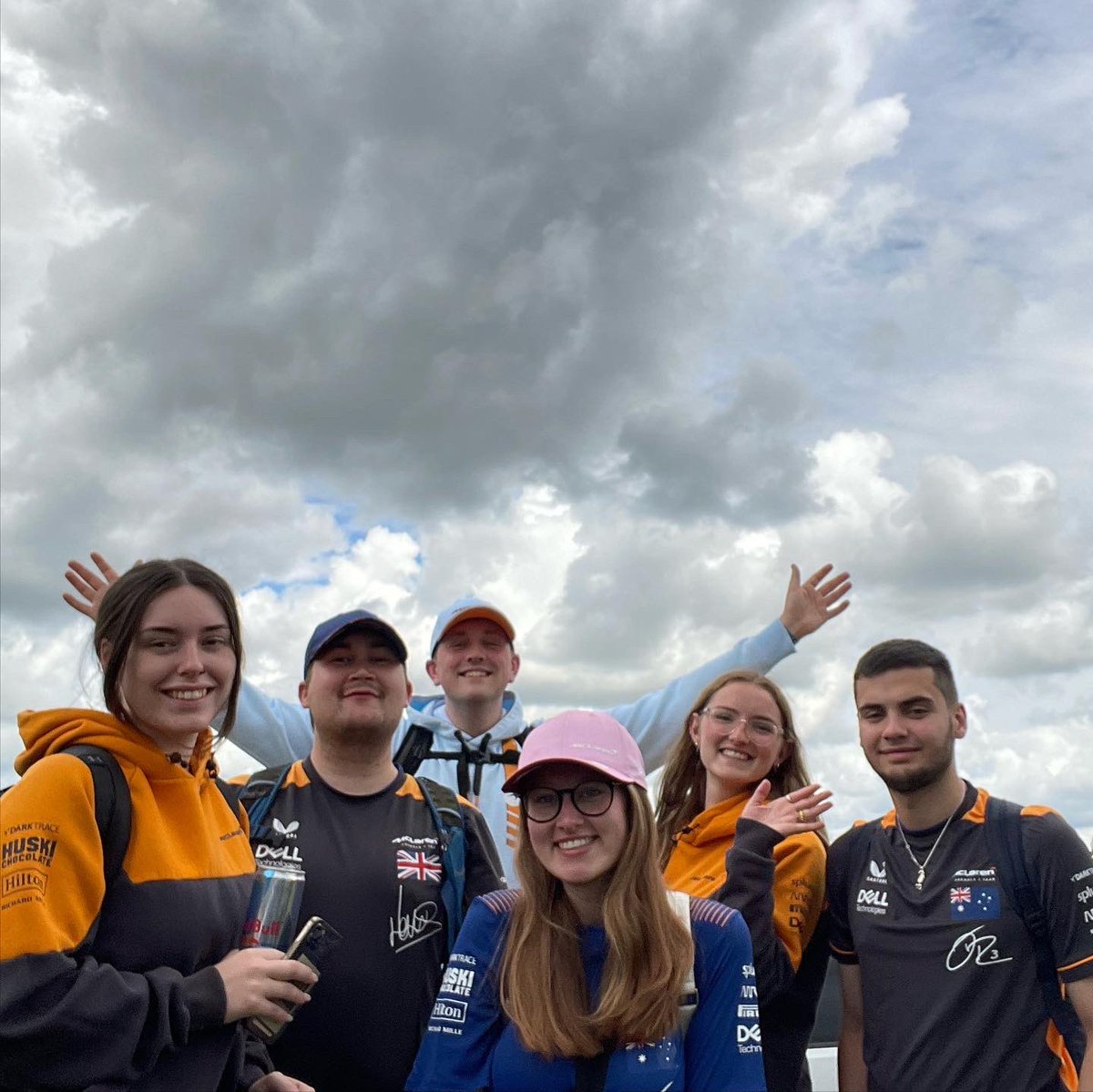 EllieRaymentt's tweet photo. F1worldies🧡 #trackTV #silverstone https://t.co/iCjtelMrKx