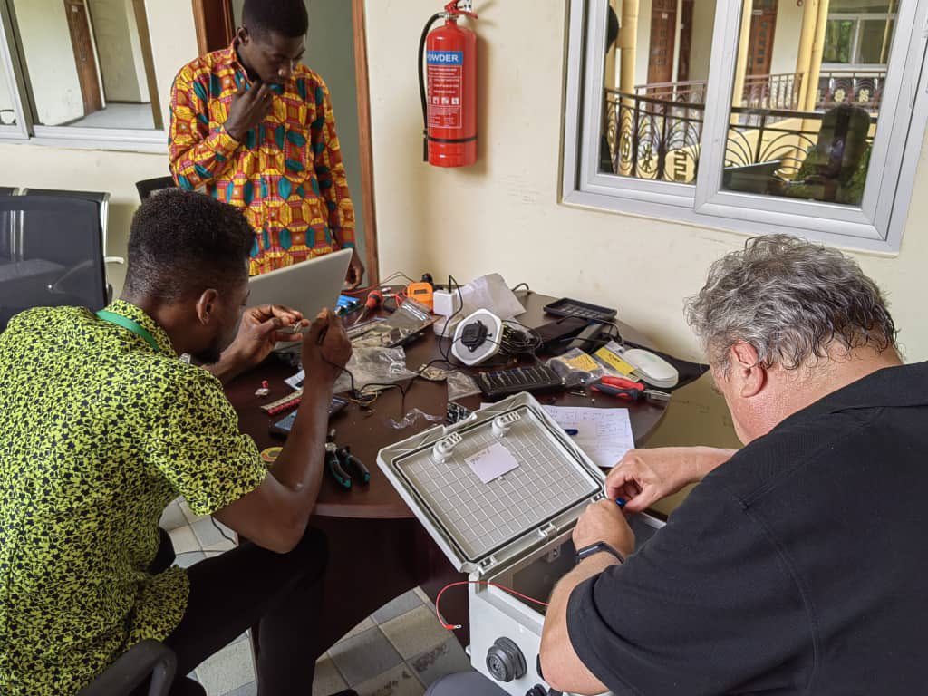 UPDATE FROM THE FIELD: Nick and the team currently configuring the Gnss receivers and replacing faulty modems @nvandegiesen @FOAnnor @TAHMO_World