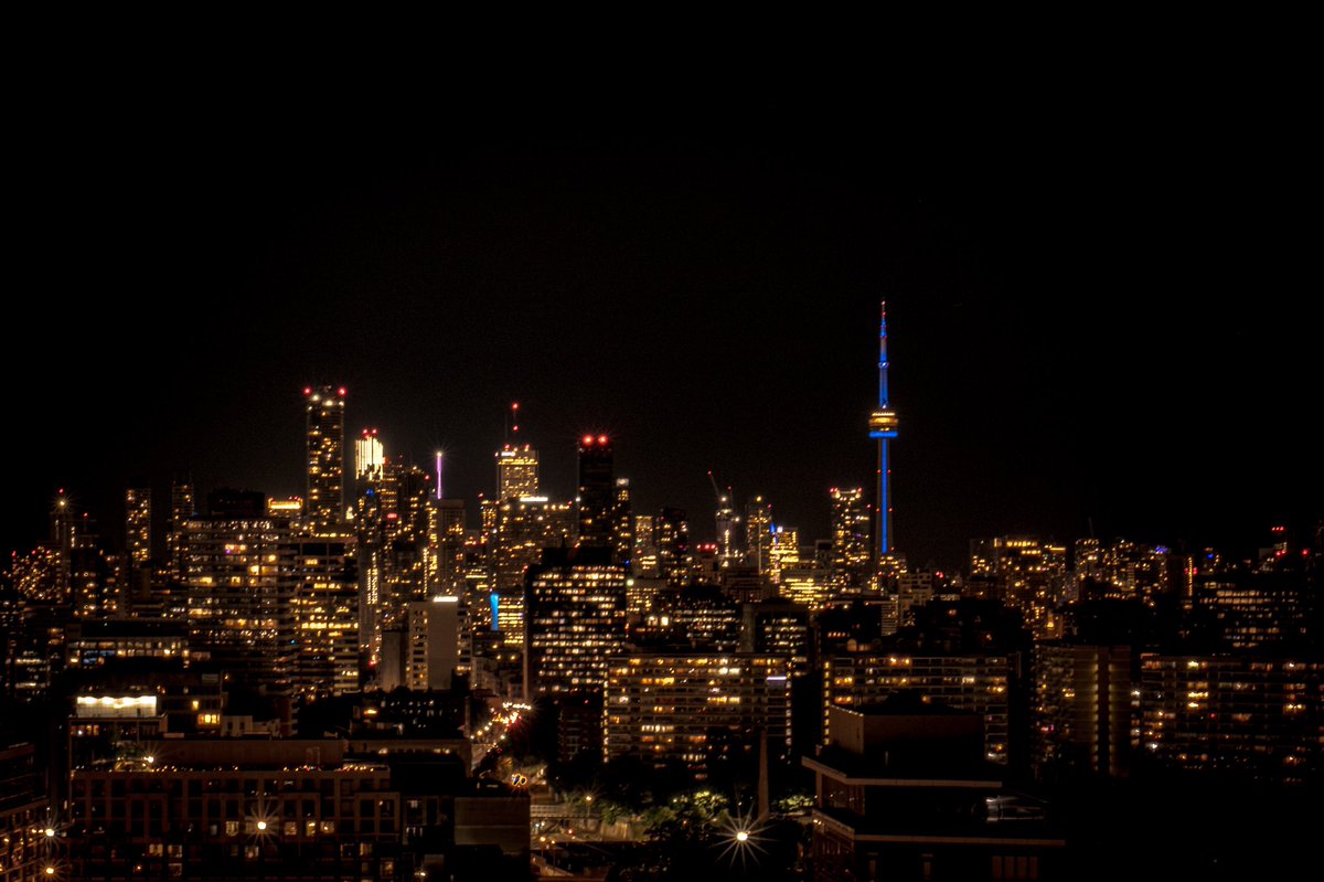 #toronto #nightphotography #torontoatnight  #torontolife #torontocityvibes #torontocityscape #cityscape #cityscapes #fujifilm #fujifilmcanada #fujifilmphotography #photooftheday #photography #picoftheday #fujifilm_xseries