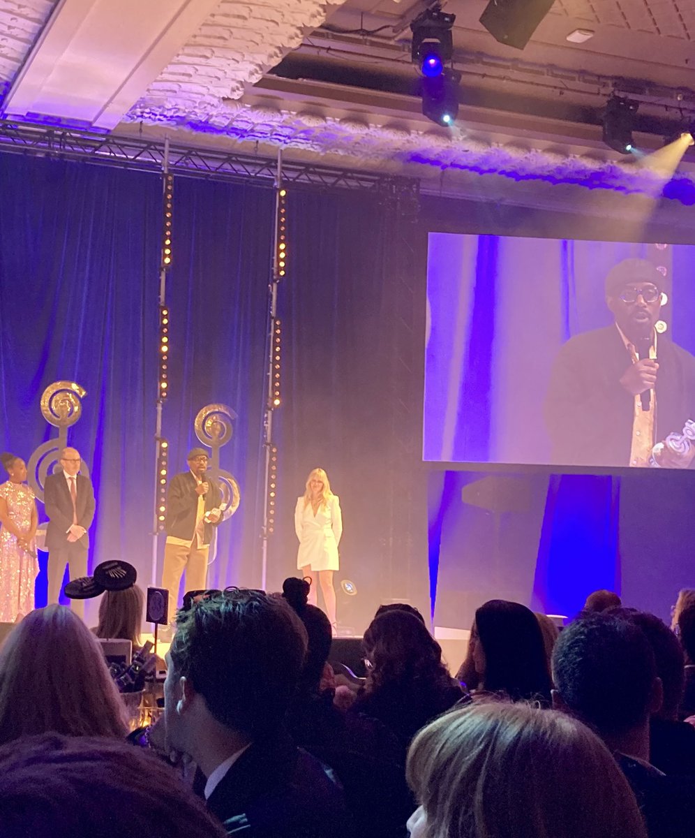 nordoffrobbins's tweet photo. The @PPLUK Classical Award winner @AlexisFfrench presented by @angellicabell – congratulations Alexis! 👏👏👏

#O2SilverClefs https://t.co/jeC8m9odXv