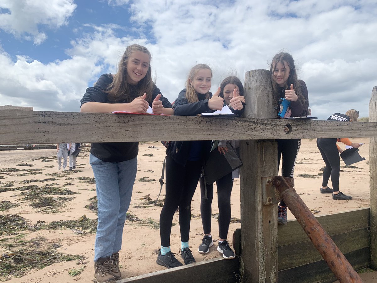 Yr9 Fieldtrip in Dawlish in Devon. <a href="/WyedeanSchool/">Wyedean School & Sixth form centre</a> #luckywiththeweather #datacollection #seaside #groynefun