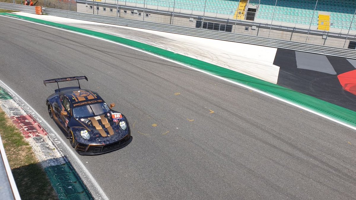 SalaStampRacing's tweet image. A Monza l'azione dei #BronzeTest per #ELMS  #4hMonza Parabolica dalla torretta!
📸 @AlessandroSala1