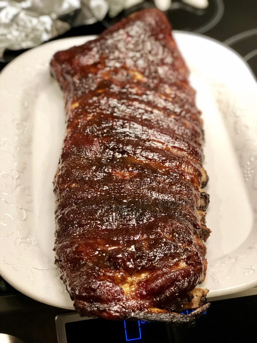 poppi_que's tweet image. St Louis style ribs cooked on the Kamado over @bbcharcoal Rubbed with @OakridgeBBQ Dominator Sweet Rib Rub.
