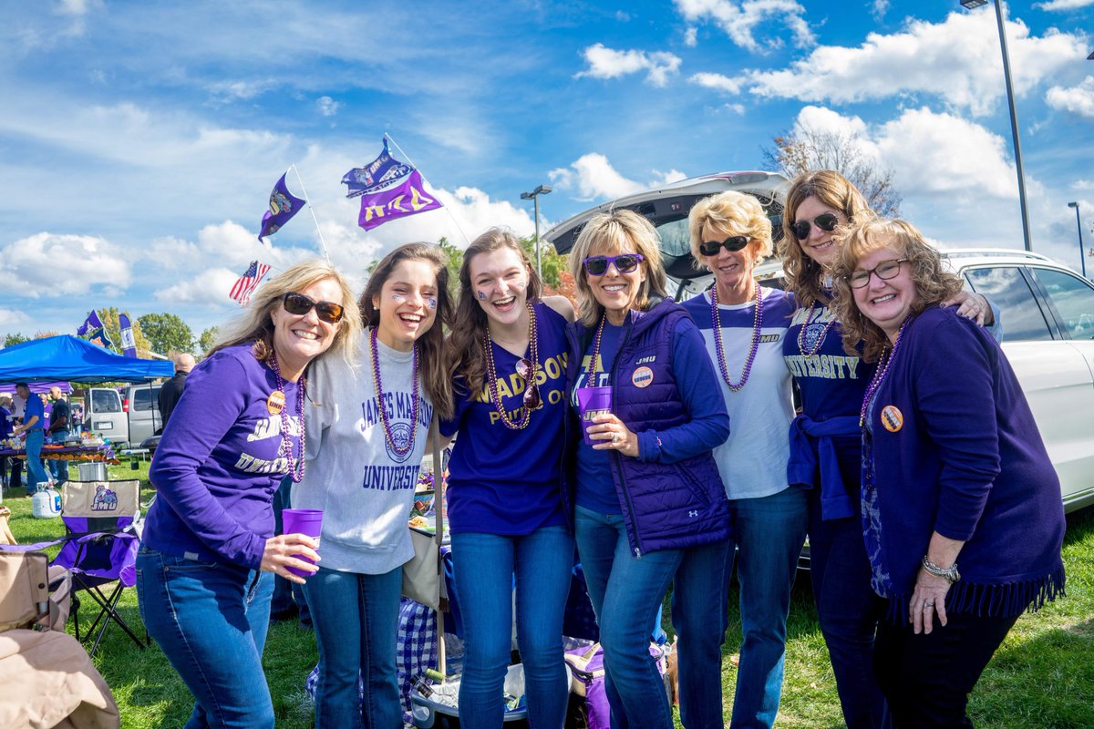 JMUParents's tweet photo. Event tickets for Family Weekend 2022, Sept. 30-Oct. 2, are on sale now! Family Weekend includes many free activities for Dukes and families, along with some special ticketed events. Check out the schedule and grab your tickets here: https://t.co/x6aT57zbyC https://t.co/l1VEQtjZJs