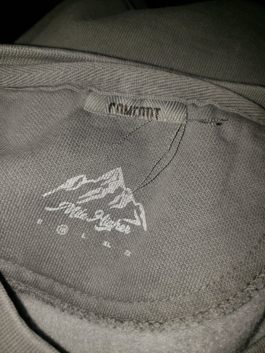 TaraENapier1's tweet photo. So happy to recieve my @MileHigherPod merch but it seems the tag has been ripped out...any clue what fabric this is made of?   @KendallRaeOnYT @milehigherjosh. Any idea if this will shrink?? https://t.co/gCriRhGlf9