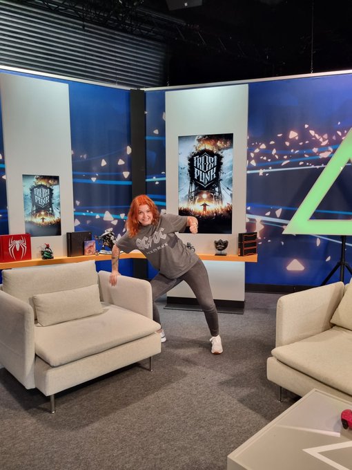Thank you so much for having me today @PlayStation_NO ! Stay tuned on their YouTube channel for an episode<a class="tags" target="_blank" title="On Twitter" href="/?out=eyJ0eXAiOiJKV1QiLCJhbGciOiJIUzUxMiJ9.eyJpYXQiOjE3MjI3NjQzMzQsImlzcyI6InR3cG9ybnN0YXJzLmNvbSIsIm5iZiI6MTcyMjc2NDMzNCwiZXhwIjoxNzU0MzAwMzM0LCJyZWRpcmVjdF91cmwiOiJodHRwczovL3R3aXR0ZXIuY29tL1BsYXlTdGF0aW9uX05PIn0.-V4INIoufY4cOhZ0cqDHsCf3JGDn3e9aiTCjLb5rzEMly5f6BZmW6_8MyAY-eMooPE5WSEWPvprKXDGXabuvfg">@PlayStation_NO</a><a href="/tag/ootd"class="tags"><span>#ootd</span></a><a href="/tag/styling"class="tags"><span>#styling</span></a><a href="/tag/fallfashion"class="tags"><span>#fallfashion</span></a>