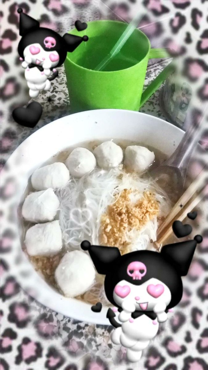 yang2Ytox's tweet photo. ก๋วยเตี๋ยวเเบบฉ่ำๆ ปล่อยใจสนุกๆเเต่เกือบสำลักลูกชิ้นเพราะคลิปในจ๊อกจ๊อก265353555555555 https://t.co/V4u6GvpKkg