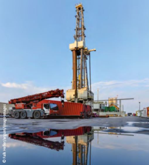 Fraunhofer's tweet image. Forschende @Fraunhofer_IEG haben eine Turbine entwickelt, die auch das Umfeld einer Bohrung nach Thermalwässern erschließt. Herzstück ist eine Mikro-#Bohrturbine, die die Stahlverrohrung des Bohrlochs und Hartgesteine durchdringt. fraunhofer.de/s/ePaper/Magaz… #Geothermie #Energiewende