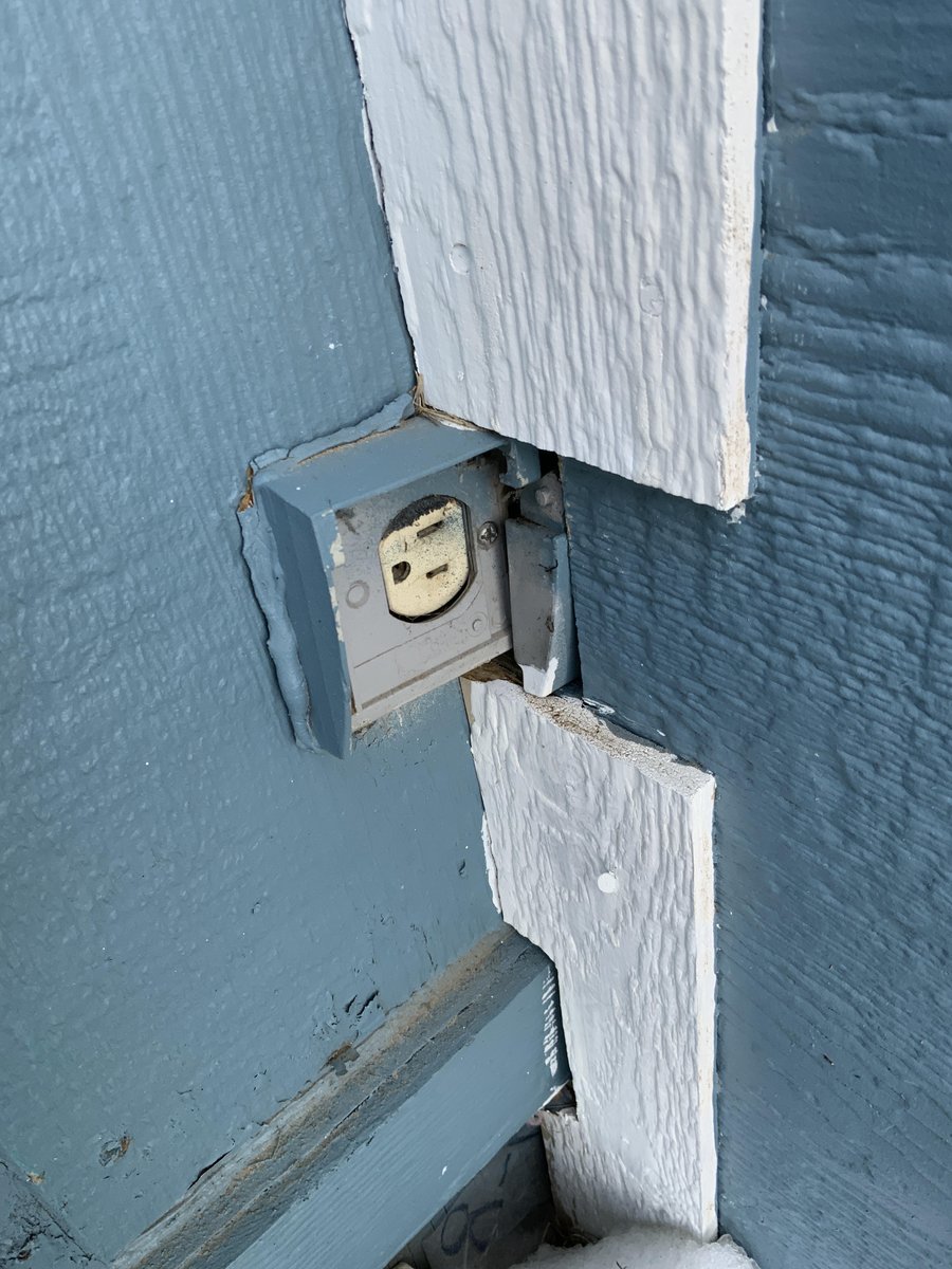 This one may shock you! When the remodel budget doesn't include an electrician. 

What comment would you add to the home inspection report?

We don't believe in cutting corners. hubs.la/Q01f-2Y30 
#homeinspection #homeinspector #realtor