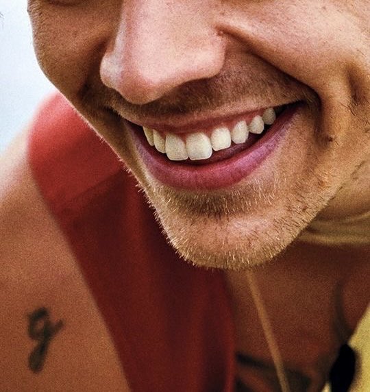 HSFEATURES's tweet photo. Never getting over Harry Styles’ smile. https://t.co/DY9uaK8Yjx