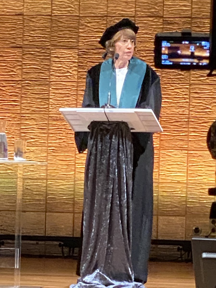 Indrukwekkend afscheidscollege van prof. Pauline Meurs, ‘Zorgen over grenzen’. Ik hoop dat we nog lang kunnen profiteren van haar wijsheid <a href="/PaulineMeurs/">Pauline Meurs</a> <a href="/erasmusuni/">Erasmus University</a> <a href="/Zorgbestuur/">Centrumzorgbestuur</a>