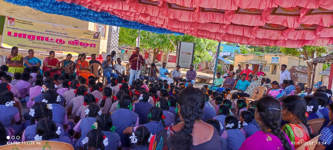 DyfiNadu's tweet photo. 100% தேர்ச்சி பெற்ற ஆவிளிபட்டி அரசு உயர்நிலைப் பள்ளி மாணவர்கள் மற்றும் வெற்றிக்கு உழைத்த ஆசிரியர்களுக்கு DYFI-SFI சார்பாக பாராட்டு நிகழ்ச்சி இன்று ஜூலை-01 ஆவிளிபட்டியில்
நடைபெற்றது.
#Avilipatti #FirstMark #SFITamilNadu #DYFITamilNadu #SFIDindigulDistrict #DYFIDindigulDistrict https://t.co/ICMolbWlIH