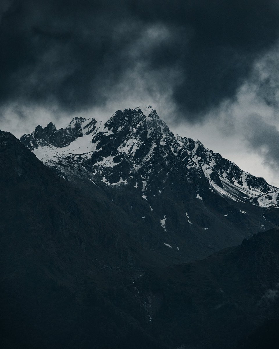 ArtsLazarus's tweet photo. Himalayas are best known as best speakers for their different shades. 🏔🧡
.
.
.
#himalayas #shadesofhimalayas #HIMALAYA #himalayan #himalya #houseofvision #lazarus_performing_arts #tweet #retweet https://t.co/rwezfj5Kvn