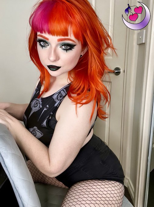 Describe this photo with a GIF ✨💖 https://t.co/yOmj3Hm7Dt<a href="/tag/altmodel"class="tags"><span>#altmodel</span></a><a href="/tag/gothgirl"class="tags"><span>#gothgirl</span></a>