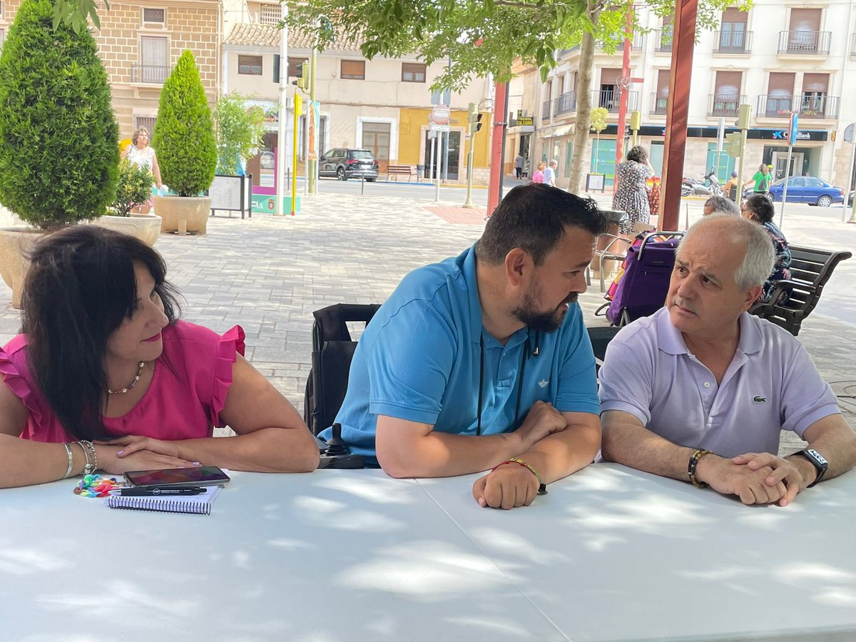 RFEKarate's tweet image. @amarqueomor reunido con el Alcalde del @aytolaroda, Juan Ramón Amores.

Con motivo de La Roda como Villa Europea del Deporte, se ha programado para el 2023:
 ✅Campus de Sandra Sanchez 
 ✅Concentración del equipo nacional previa al europeo de Guadalajara. 
¡Gracias Alcalde!