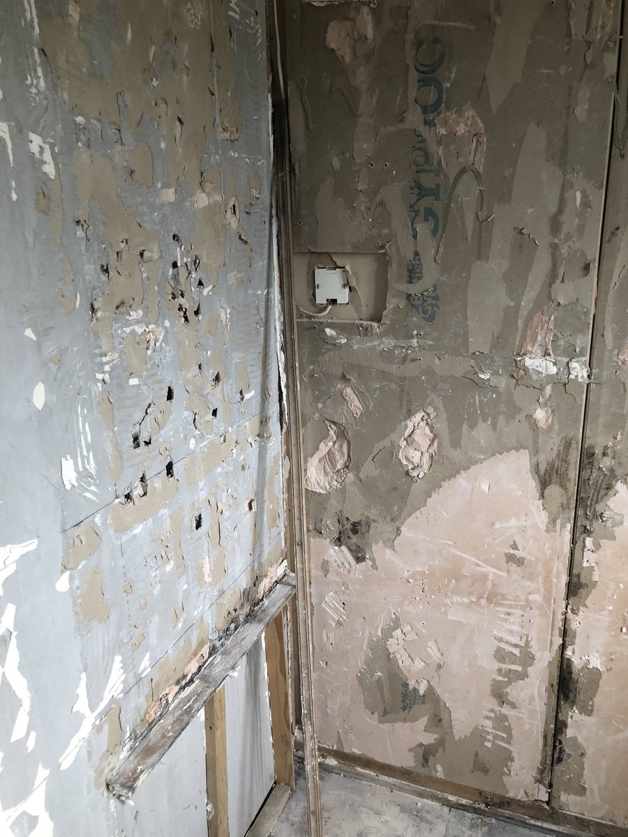 pdtasker30's tweet photo. Thank you @BandQ for your 2 emails today regarding my bathroom completion and hoping I’m satisfied enjoying my new space ! - as you can I’m thrilled #stilloutofpocket !!! 😡😡😡 https://t.co/QErQXoaLyA