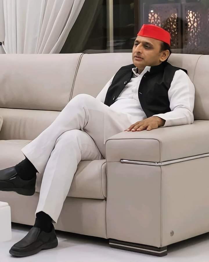 उत्तरप्रदेश के पुर्व मुख्यमंत्री Akhilesh Yadav जी को जन्मदिन की हार्दिक शुभकामनाएं 😍💐