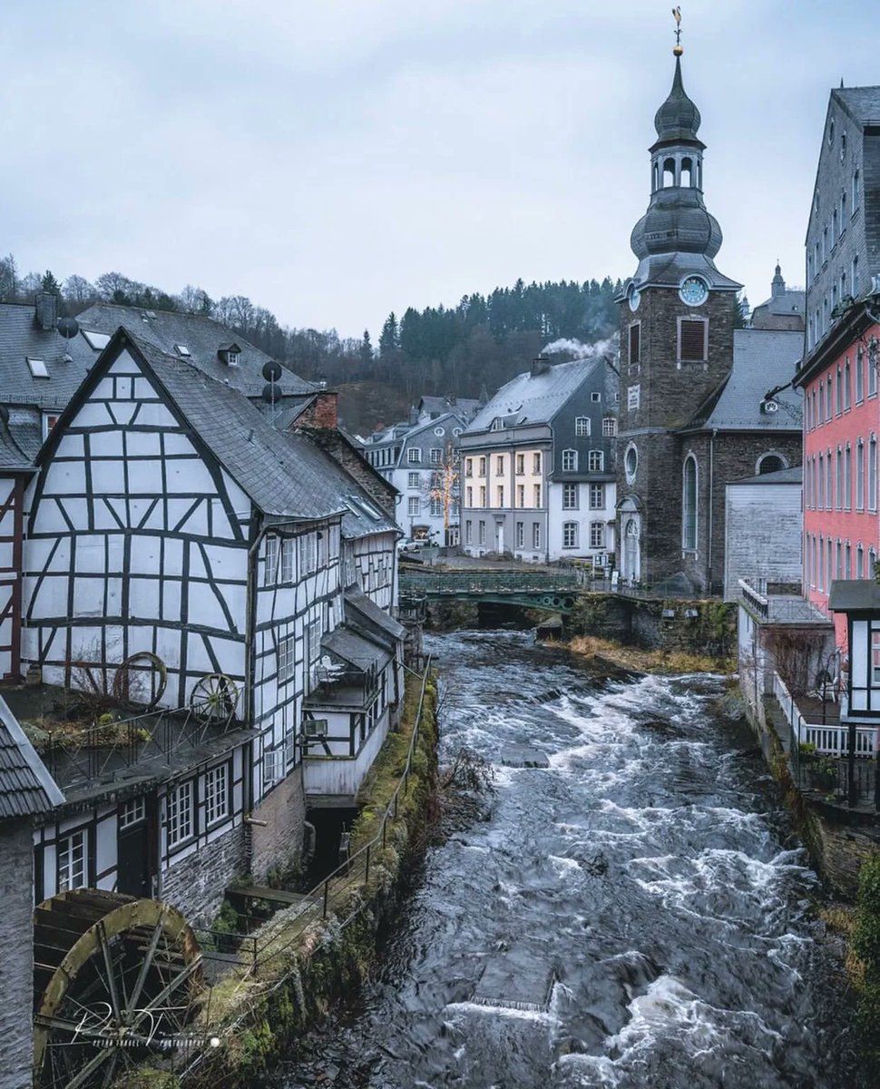 Monschau, Germany 🇩🇪
📸: <a href="/petartravel/">Petartravel</a> | IG