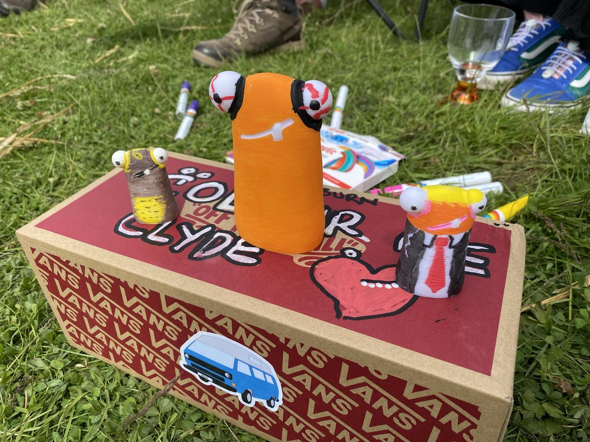 compulsory_fun's tweet image. Looks like Clydes are being coloured, this makes me happy! #colourmeclyde #fun #kelburngardenparty