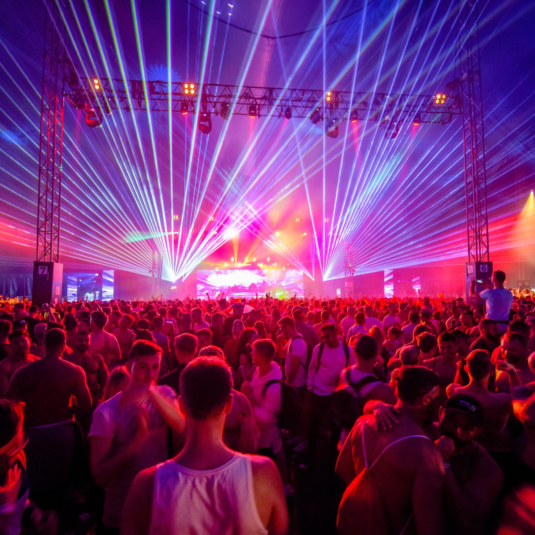 PrideBrighton's tweet photo. This year we're not only having our dance tent on the Saturday of We Are Fabuloso supported by yahoo, but on the Sunday as well! 🎉
Tickets for We Are Fabuloso are on sale now: https://t.co/nDsZVlqQHc
Photo by @ChrisJepson
#BrightonPride #Pride #Gaydio #Polyglamorous https://t.co/yopZCfPTdx