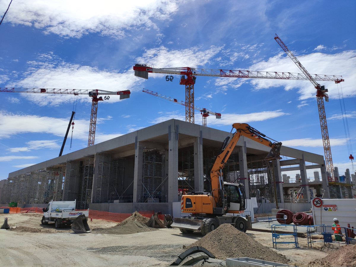 Les Chantiers Parisiens (@lcparisiens) on Twitter photo Chantier de l'hôtel logistique du <a href="/GroupeSogaris/">Sogaris</a> à <a href="/mairievitry/">Vitry-sur-Seine</a>. D'ici 2023, le bâtiment accueillera des commerces, des bureaux et des activités tertiaires, avec 14500 m2 consacrés à la logistique. Une ferme urbaine de 8000 m2 sera posée sur le toit. <a href="/ChartierDalix/">Chartier Dalix</a> <a href="/GroupeGA/">GA Smart Building</a> Chantier de l'hôtel logistique du <a href="/GroupeSogaris/">Sogaris</a> à <a href="/mairievitry/">Vitry-sur-Seine</a>. D'ici 2023, le bâtiment accueillera des commerces, des bureaux et des activités tertiaires, avec 14500 m2 consacrés à la logistique. Une ferme urbaine de 8000 m2 sera posée sur le toit. <a href="/ChartierDalix/">Chartier Dalix</a> <a href="/GroupeGA/">GA Smart Building</a>