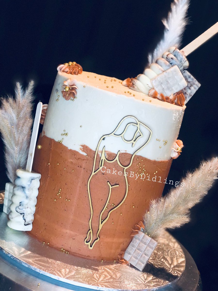 lights_di's tweet photo. A peng hun. Too damn cute to cut . 

For orders WhatsApp:
0827722330.
IG: @cakesbydidlings 

#GirlTalkZA #StrangerThings4 #CAKE #cakesbydidlings https://t.co/chcRtnF6CJ