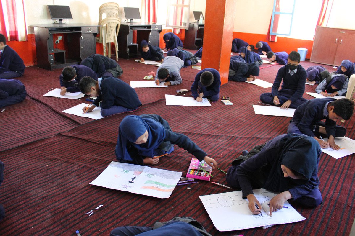 PRODefSrinagar's tweet photo. #ForeverInOperations Division organised painting competition for students of Army Goodwill School #Farona. The students captured nation’s pride & heritage through excellent artworks #KVD2022 #IndianArmyPeoplesArmy #KargilVijayDiwas
@adgpi @NorthernComd_IA @ddnewsladakh https://t.co/DtQIeXBQQR