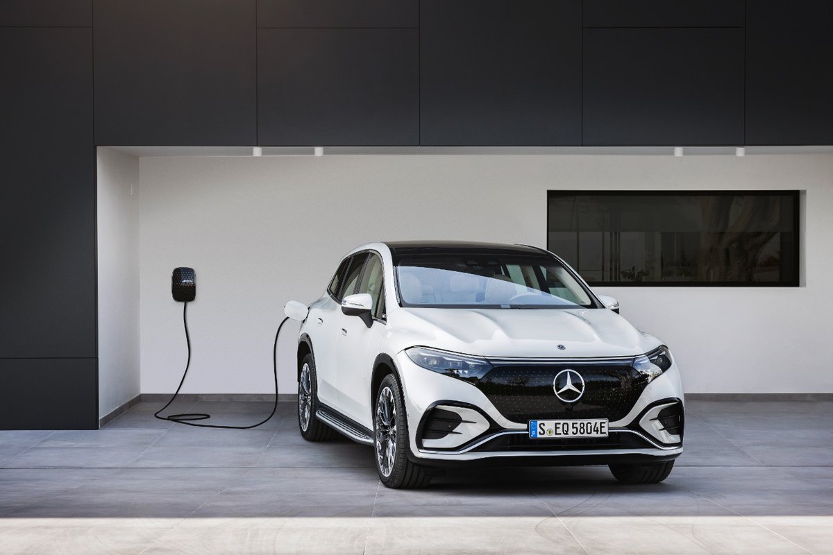 MercedesBenz's tweet photo. With our all-new #EQSSUV, we at Mercedes-Benz are taking a major step towards zero-emission #mobility and moving closer to fulfilling #Ambition2039.
#MercedesBenz #MercedesEQ #EVCharging #ElectricVehicles #LeadInElectric #AllElectric #FutureMobility https://t.co/0vRG4vjrZ0