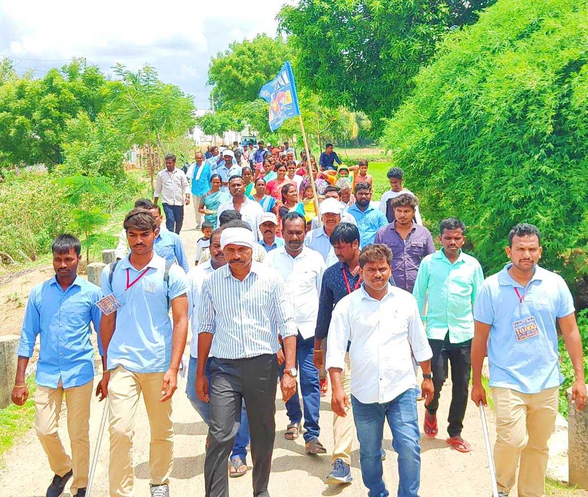 sureshlingalaw's tweet photo. స్వరాజ్య పాదయాత్ర నిజాంబాద్ జిల్లాలో 109వ రోజు
#500day #1000km #Constitution
#dsp #swarajyapadayatra
#DSP #dsp @VisharadanDr @DSPTelangana @JaiBhimMaharaj #JaiBhim #jaibharath https://t.co/a0Zcb6PYfW