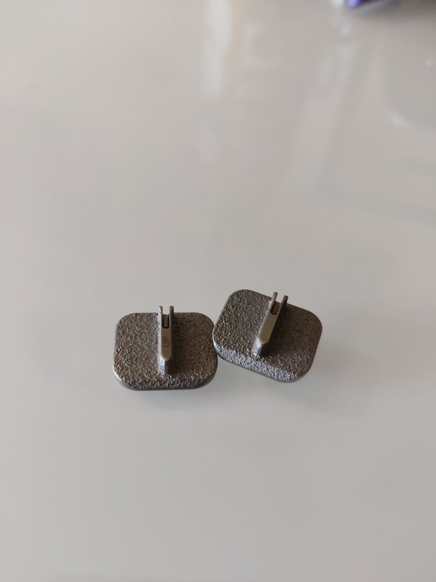 taylordonaghy's tweet photo. @StephaliciousD @BILLadelphia1 Yep! Titanium with a PEEK plastic inlay. It pivots on a plastic ball like this https://t.co/e6Cv3Y8b82