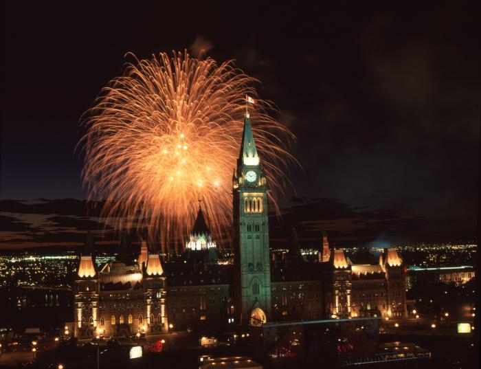 TheCHPF's tweet photo. Today marks Canada's 155th anniversary, Happy Birthday Canada! 🇨🇦

The image: "Ontario: Ottawa- Canada Day Celebrations on Parliament Hill", was captured by #GeorgeHunter, in Ottawa.

Check our bio to learn more about George Hunter.  #CanadaDay #Canada #photography #TheCHPF https://t.co/JevNdklBwv
