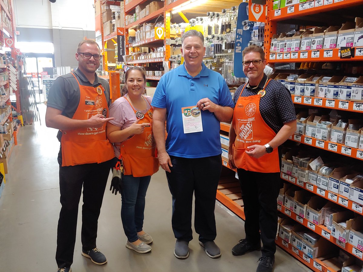 Paul in electrical getting some well deserved recognition from Donny for living our values every day! Thank you Paul! Keep it up!! <a href="/DJJKsanchez/">Donny Sanchez</a>