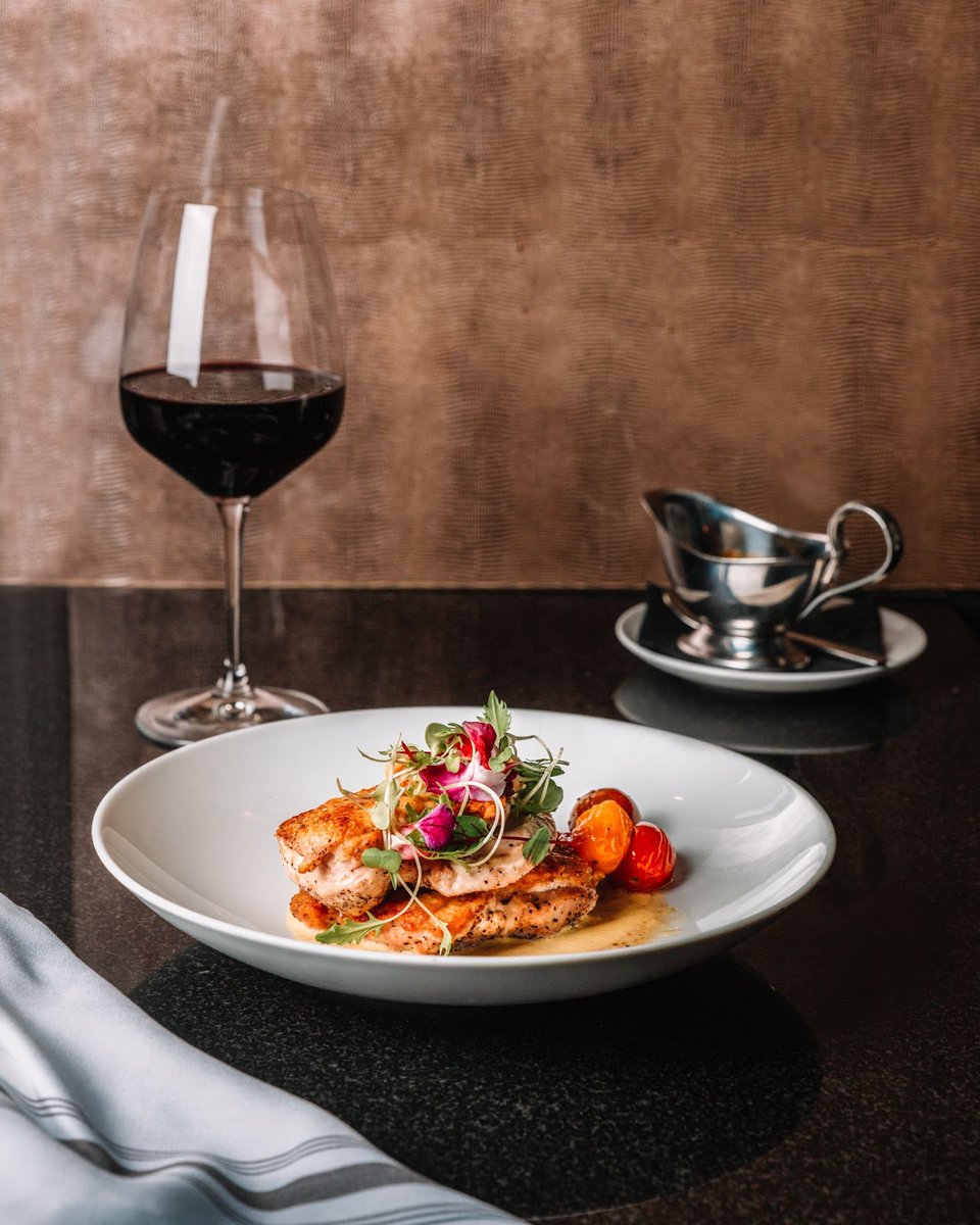 HarbourSixty's tweet photo. Experience the ultimate flavour profile with our succulent and juicy, grilled Chicken, served with flavourful and zesty Jalapeno Puree and Blistered Tomato. 👏

To make a reservation, visit https://t.co/P0kD1hXq25 https://t.co/aaVYNyqqJx