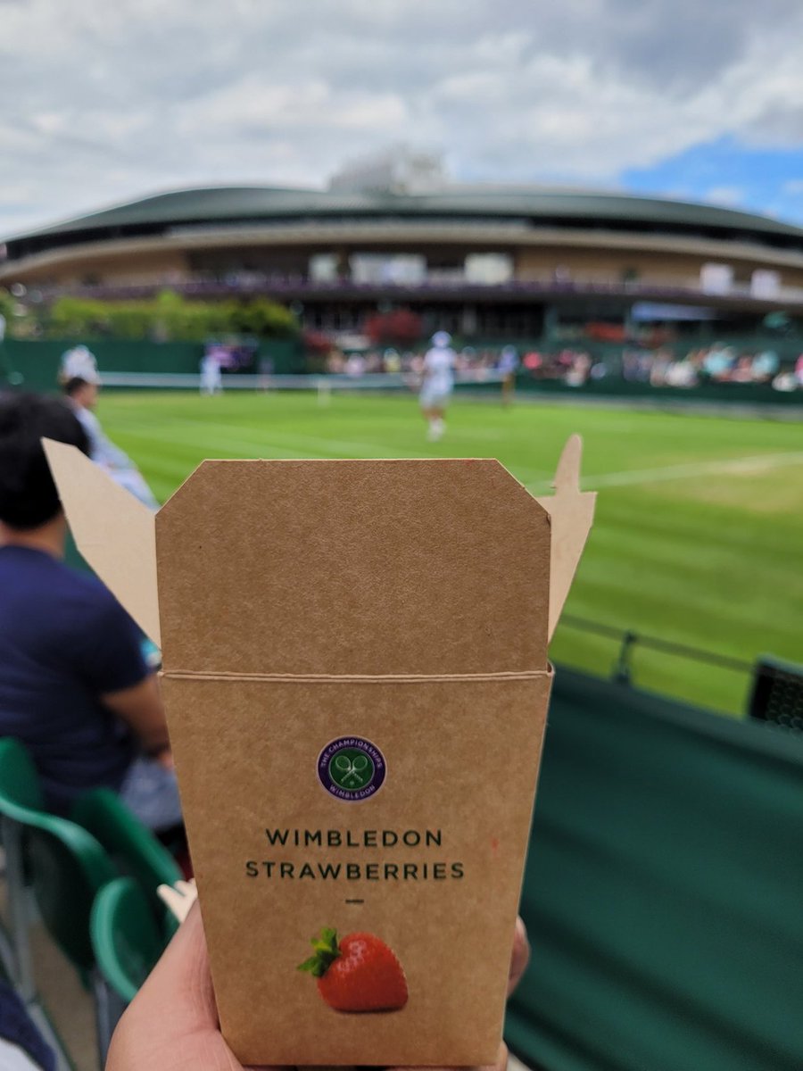 Sricharanlochan's tweet photo. 🍓 #wimbledon22 https://t.co/Y0KAbzV4fF