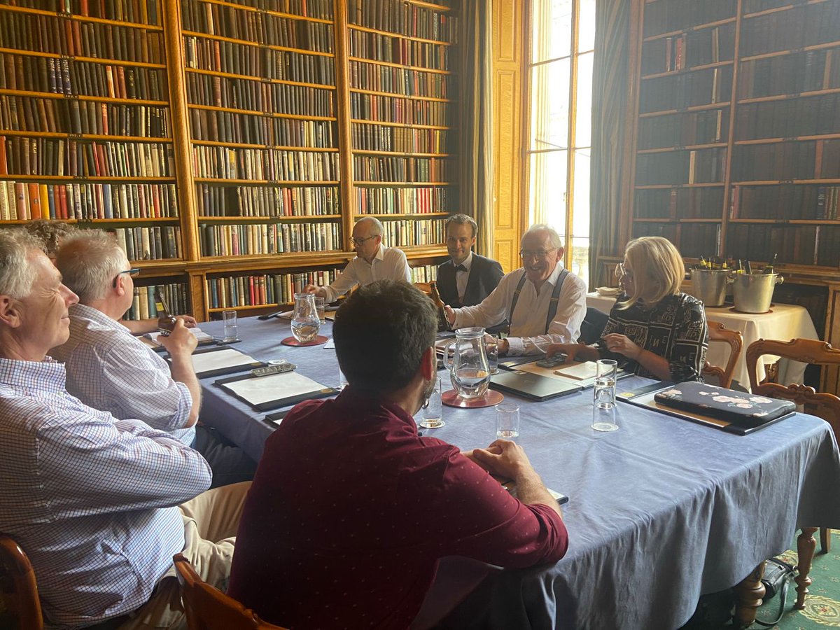 Vialog.io tweet media