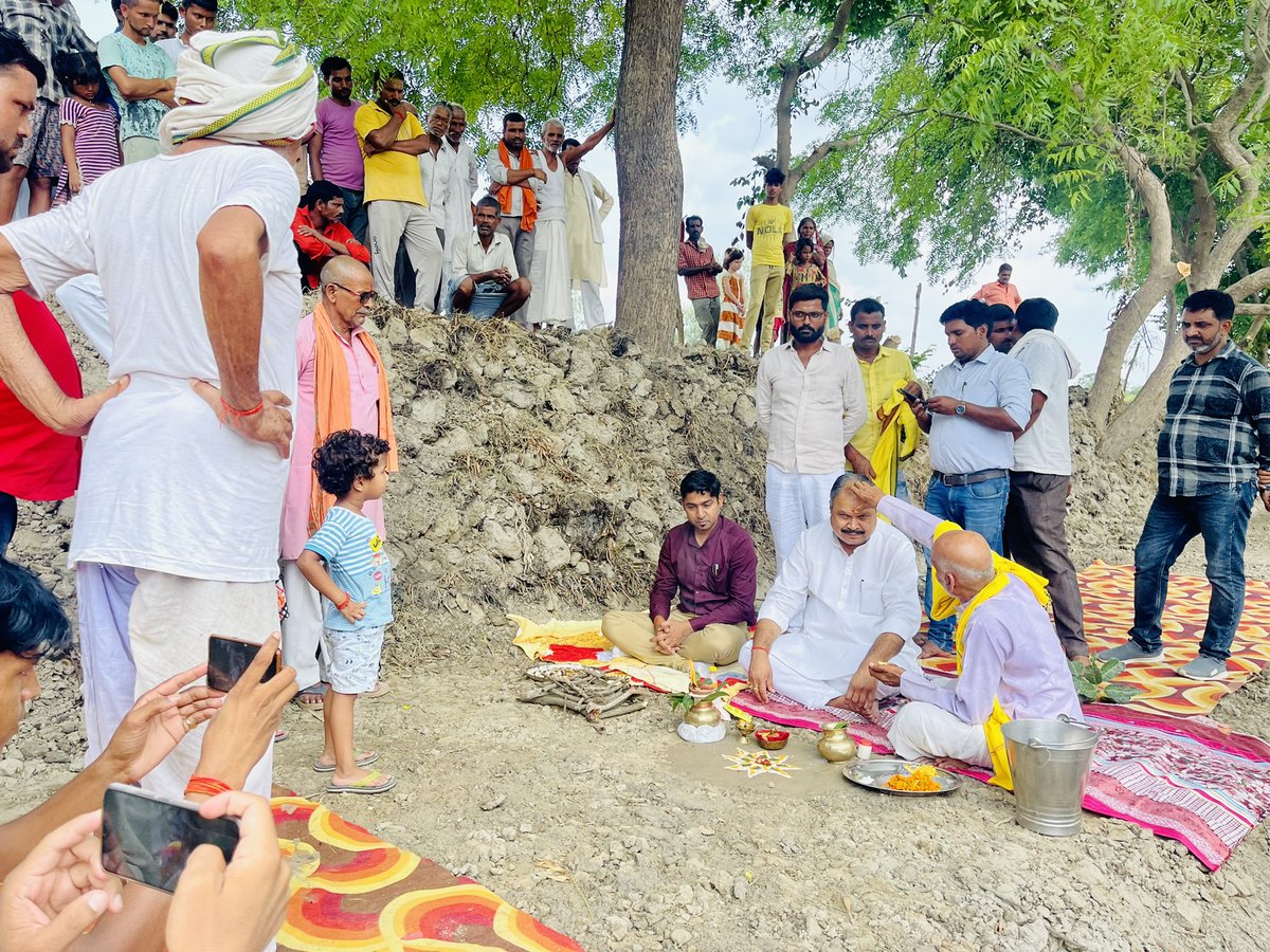 Bdo_Tarabganj's tweet photo. अमृत सरोवर योजना के अंतर्गत आज सुशेला ग्राम पंचायत विकासखण्ड तरबगंज में माननीय विधायक तरबगंज विधानसभा द्वारा श्रमदान कार्यक्रम कराया गया @CdoGonda @dmgonda2 https://t.co/dDQSO1VUh6