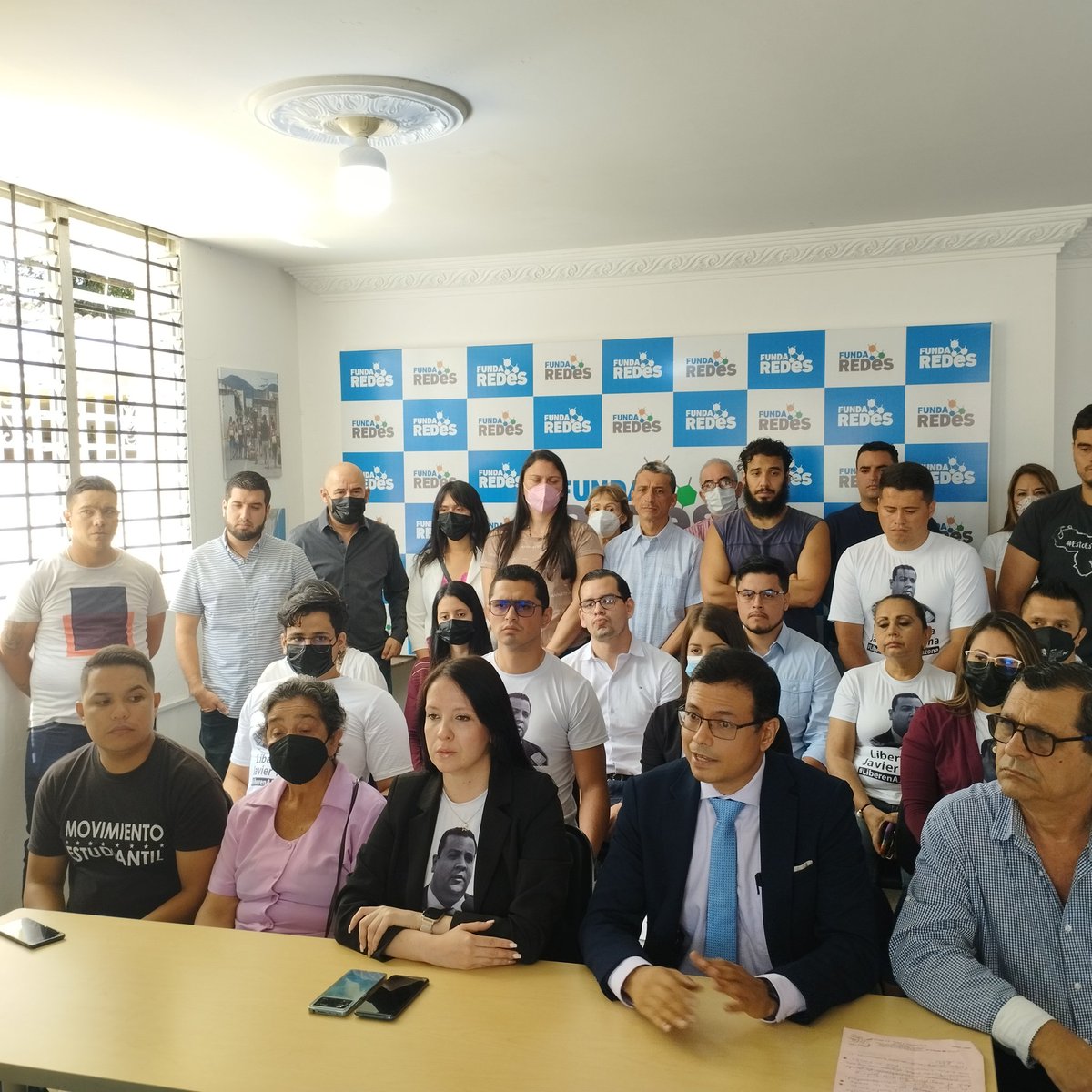 Inicia rueda de prensa al cumplirse este #02jun un año de la detención arbitraria de <a href="/javiertarazona/">Javier Tarazona</a> 
Con la participación de estudiantes, ONG's, gremios del Táchira y Teresa Sánchez madre del director de nuestra organización 
#YoSoyJavierTarazona