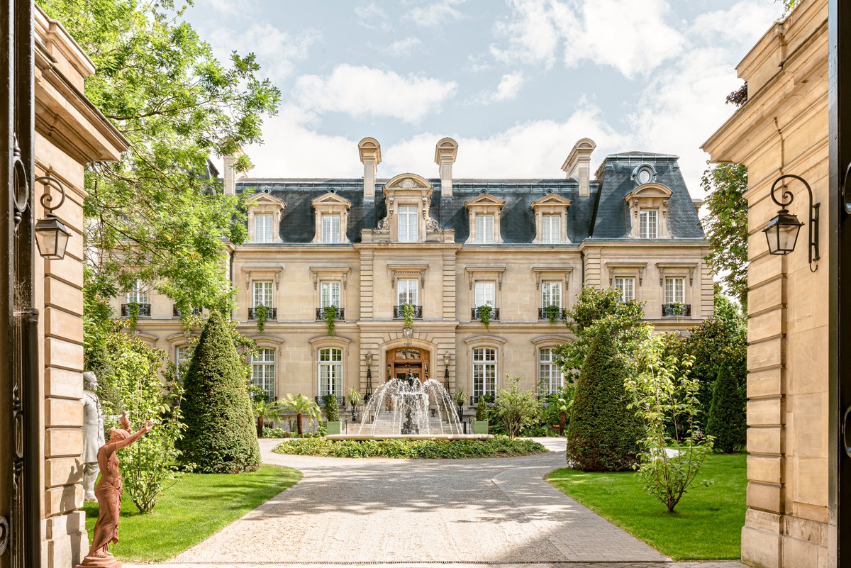 SaintJamesParis's tweet photo. "Paris's only chateau-hotel: the perfect city escape"
Find out more about the Saint James Paris on @voguemagazine 

https://t.co/dD22mdXxNM

#saintjamesparis #parishotel #chateauhotel #Paris https://t.co/9dSbDwYpwY