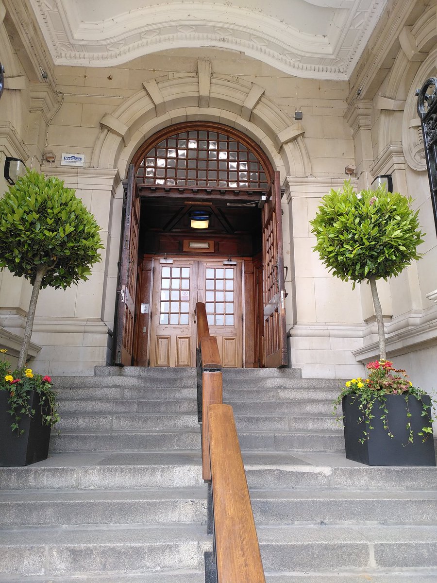 BryonyWhitmarsh's tweet photo. Look how fabulous @UoPHumSS Park Building is looking in the ๐ ready to greet all our fantastic applicants tomorrow, just wait until you see what is inside!
#OpenDay #Welcome #Sayitwithflowers #studyhumanities #studysocialsciences https://t.co/Id3mZq3fnK