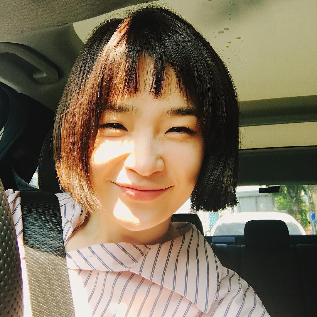 이사진 되게…작은일본마을에서 생선가게 사장님한테 생선하나만주심안될까여…?^^ 공손하게 부탁하는 예의바른 순딩고양이같음…